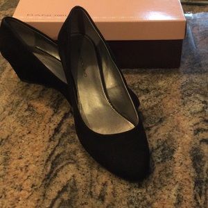 Womens wedges by bandolino8.5 black swede